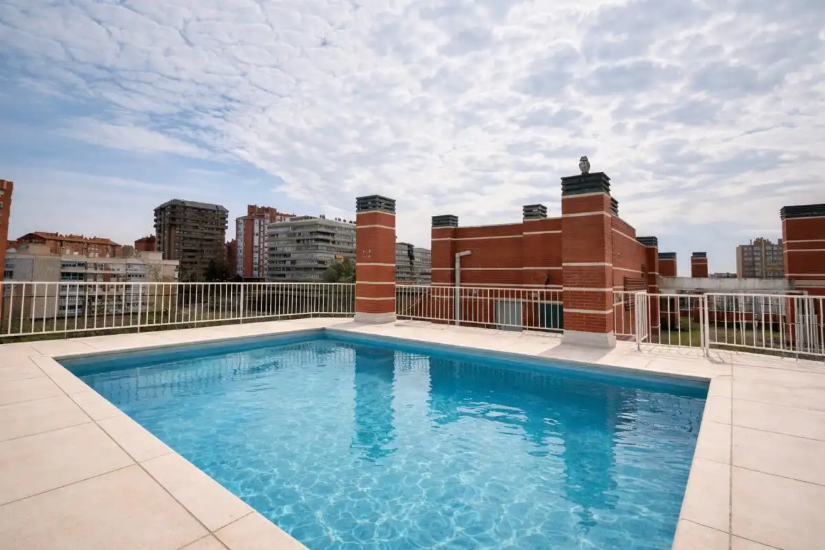 Pis amb piscina en venda a C. del Eucalipto, imagen 2
