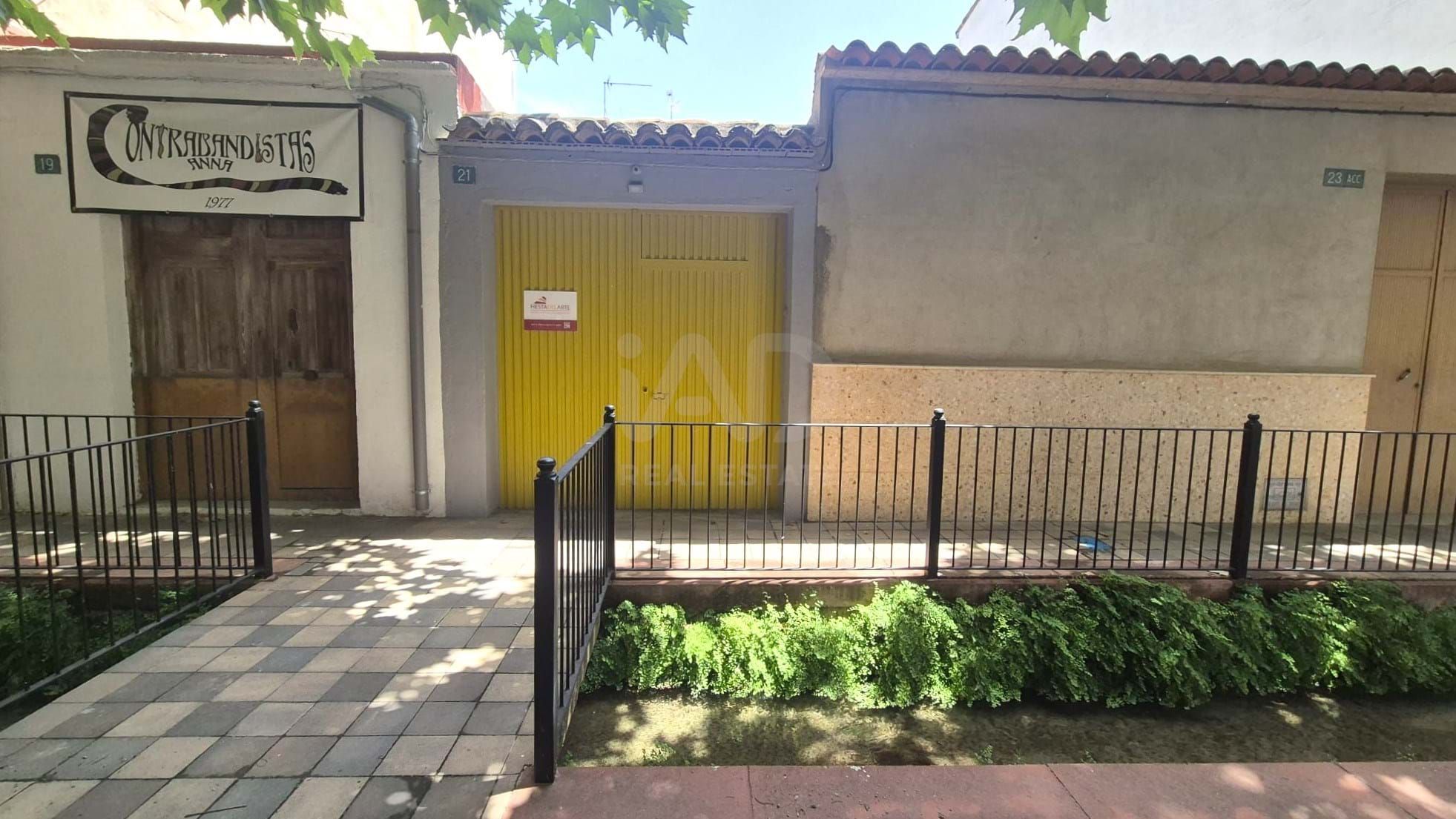 Vista exterior de Casa o xalet en venda en Anna amb Aire condicionat, Terrassa i Piscina