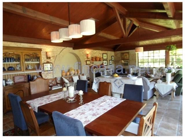 Menjador de Casa o xalet en venda en Gondomar amb Jardí privat, Traster i Piscina