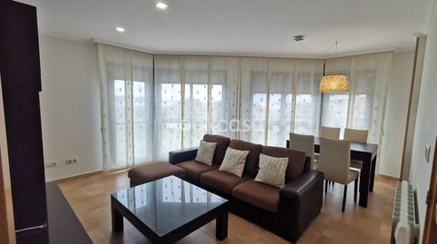 Sanxenxo-Villalonga. Piso céntrico 3 dormitorios, vistas a la Ría, calefacción, garaje y trastero.