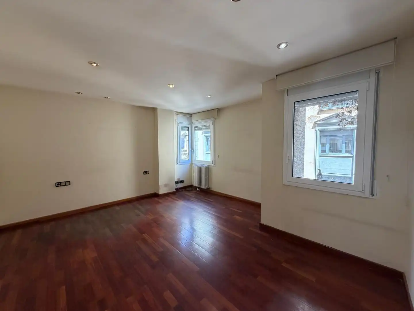 Bedroom of Office for rent in Girona  with Air Conditioner and Heating