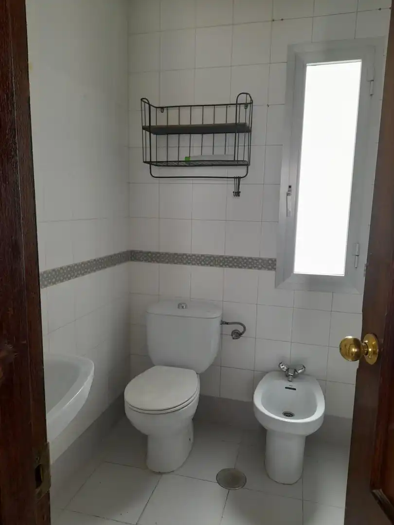 Baño de Piso de alquiler en Sevilla con Amueblado y Balcón