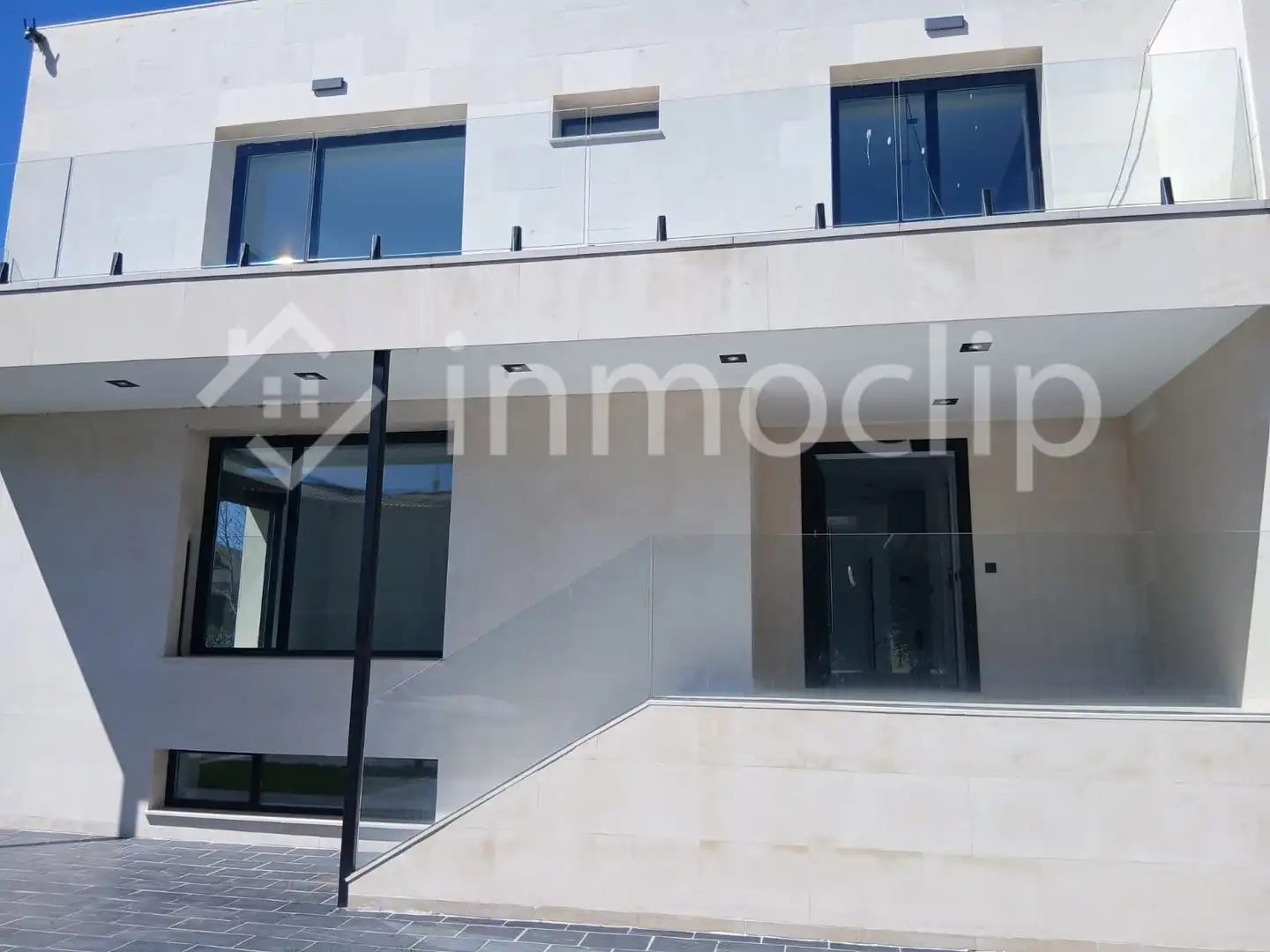 Vista exterior de Casa o xalet en venda en Villamayor amb Calefacció, Jardí privat i Terrassa