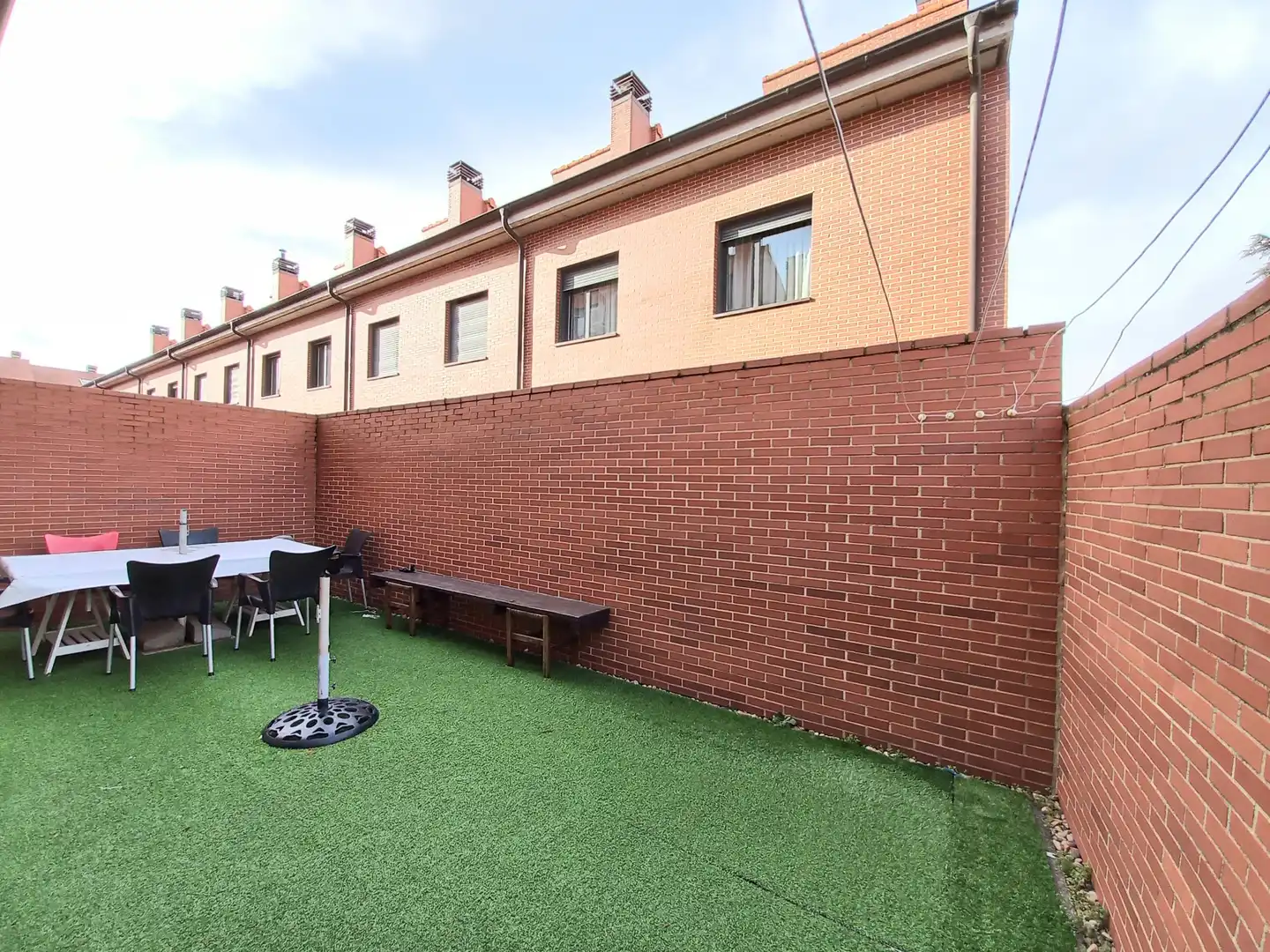 Terrassa de Casa adosada en venda en Burgos amb Jardí privat