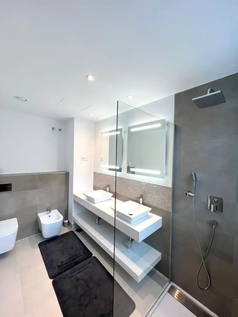 Baño de Casa adosada de alquiler en Estepona con Jardín privado, Terraza y Trastero