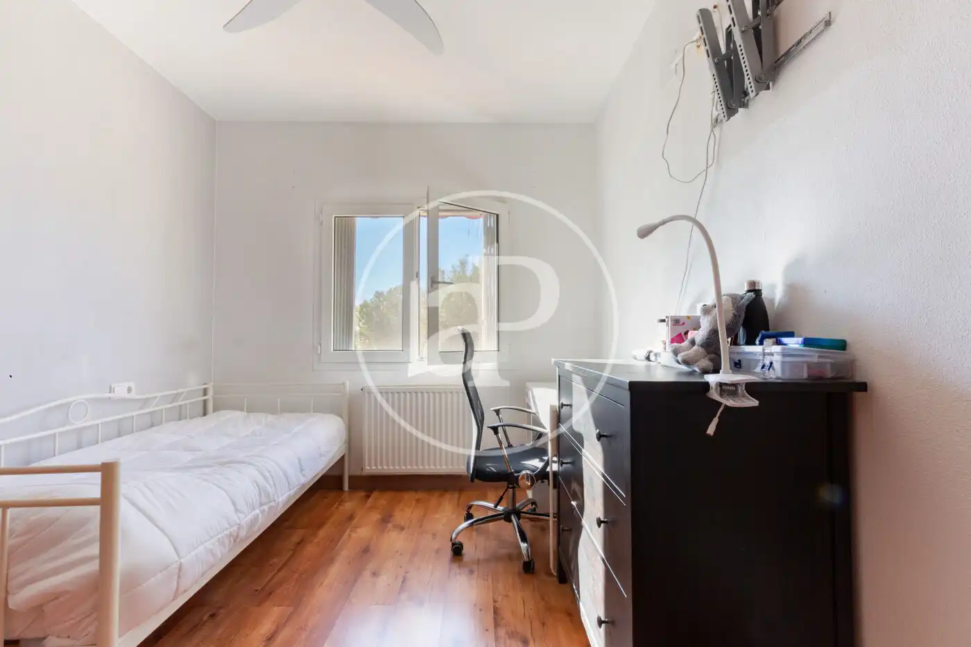 Habitación de Casa adosada en venta en Riba-roja de Túria con Aire acondicionado, Calefacción y Jardín privado