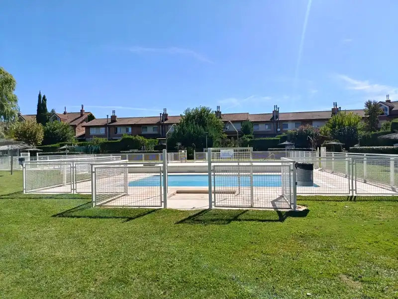 Semi-detached house with pool for sale in Simancas, imagen 91