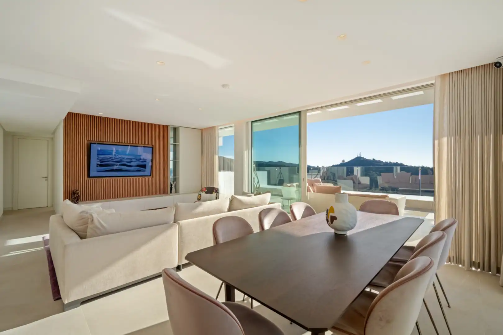 Sala de estar de Ático en venta en Marbella con Aire acondicionado, Terraza y Trastero