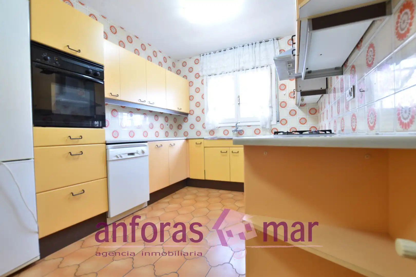Cocina de Piso en venta en Torredembarra con Calefacción, Terraza y Amueblado