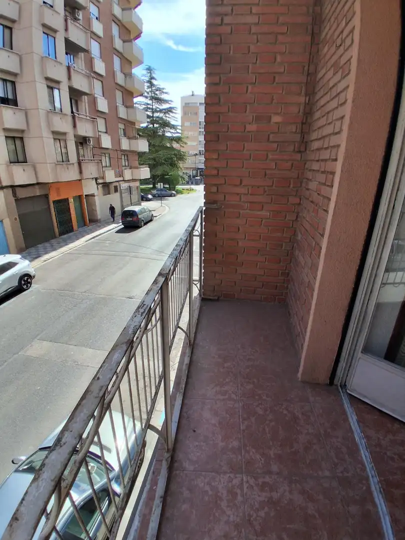 Piso en venta en Calle JUAN SEBASTIAN ELCANO, Feria