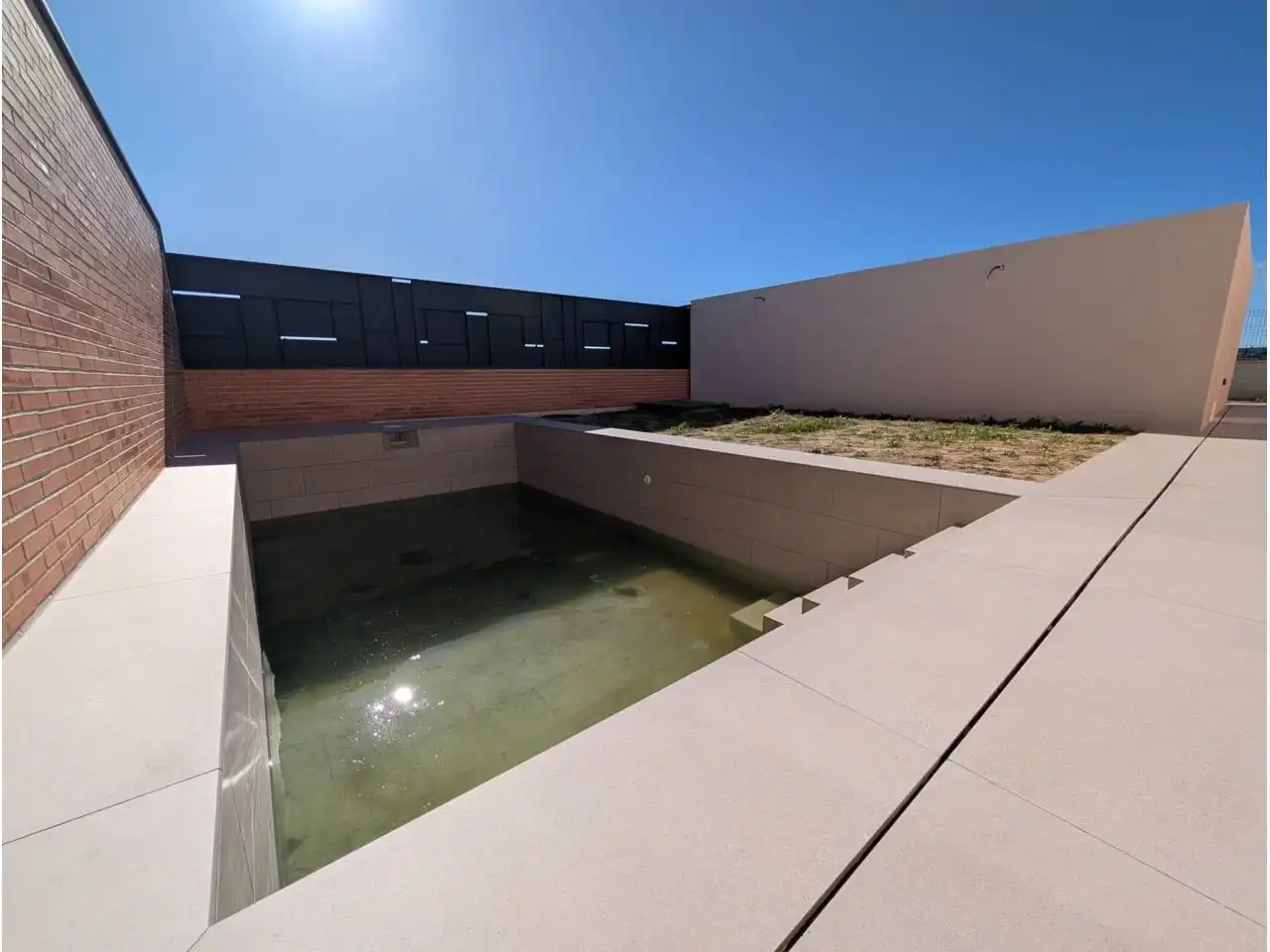 Piscina de Casa adosada en venda en Griñón amb Aire condicionat, Calefacció i Jardí privat