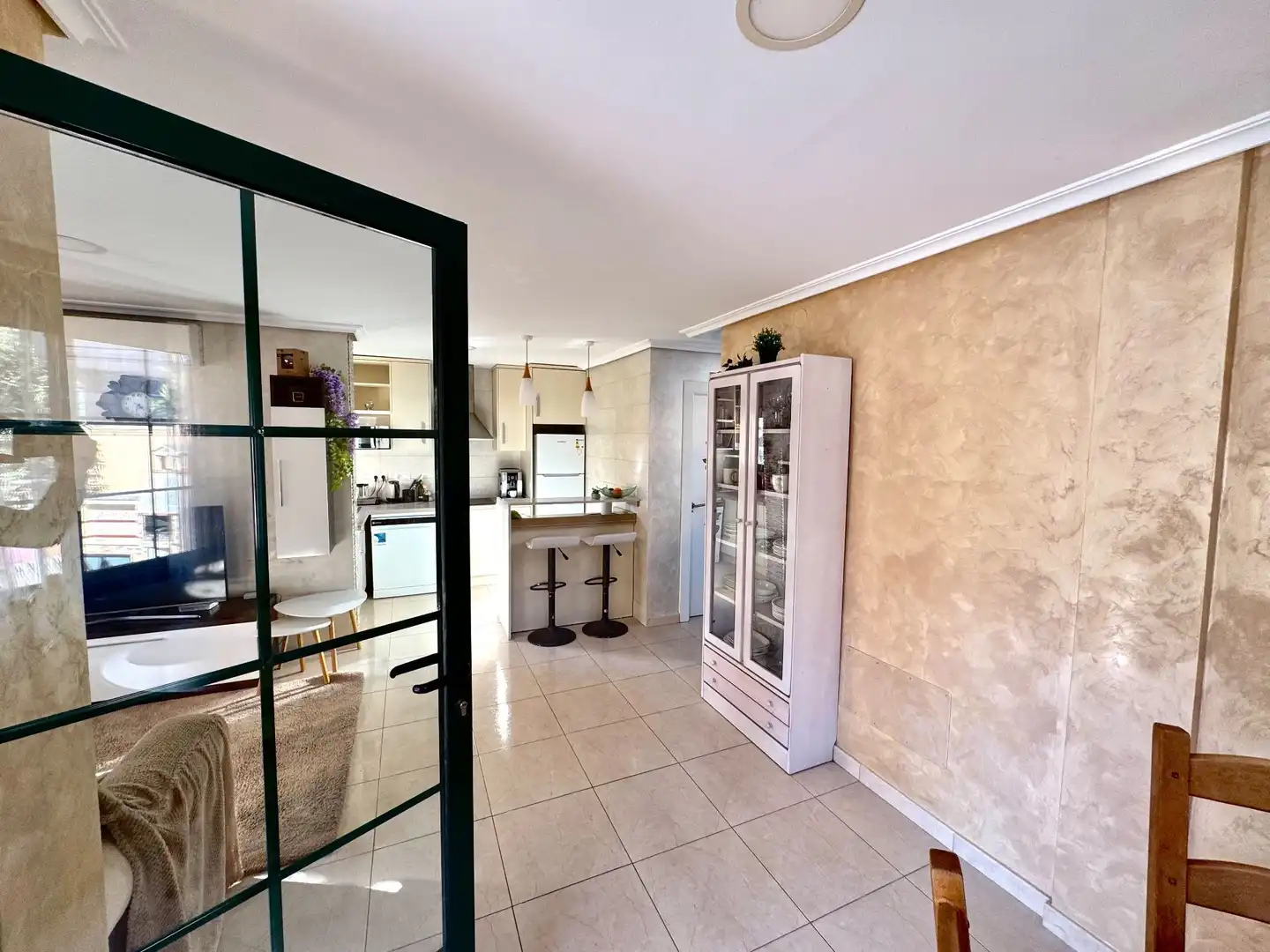 Cuina de Casa o xalet de lloguer en Torrevieja amb Aire condicionat, Terrassa i Moblat