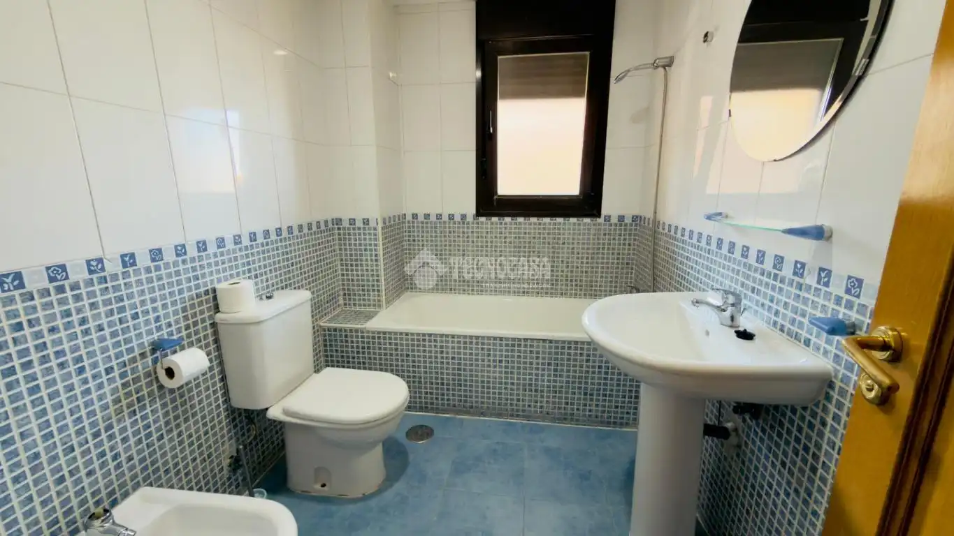 Baño de Piso en venta en Seseña con Calefacción, Terraza y Piscina comunitaria