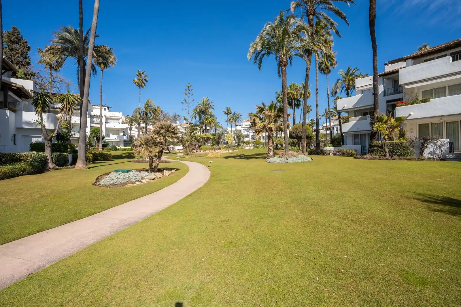 Jardí de Apartament en venda en Estepona amb Terrassa, Traster i Moblat