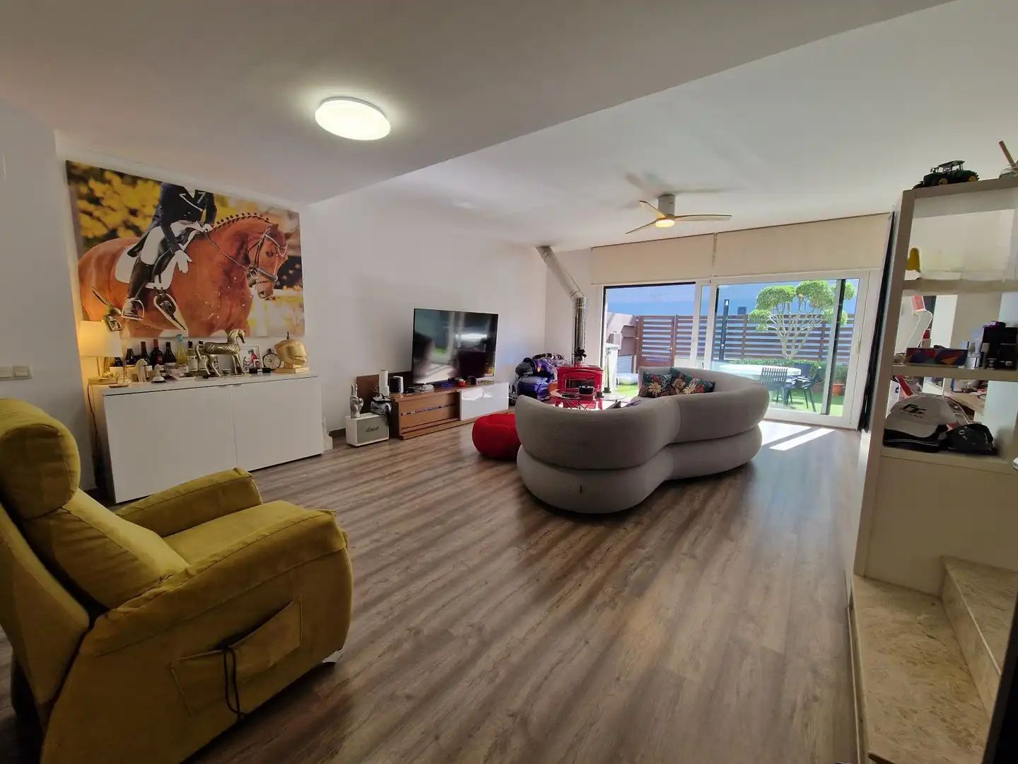 Wohnzimmer von Einfamilien-Reihenhaus zum Verkauf in Dosrius mit Klimaanlage, Heizung und Gemeinschaftspool