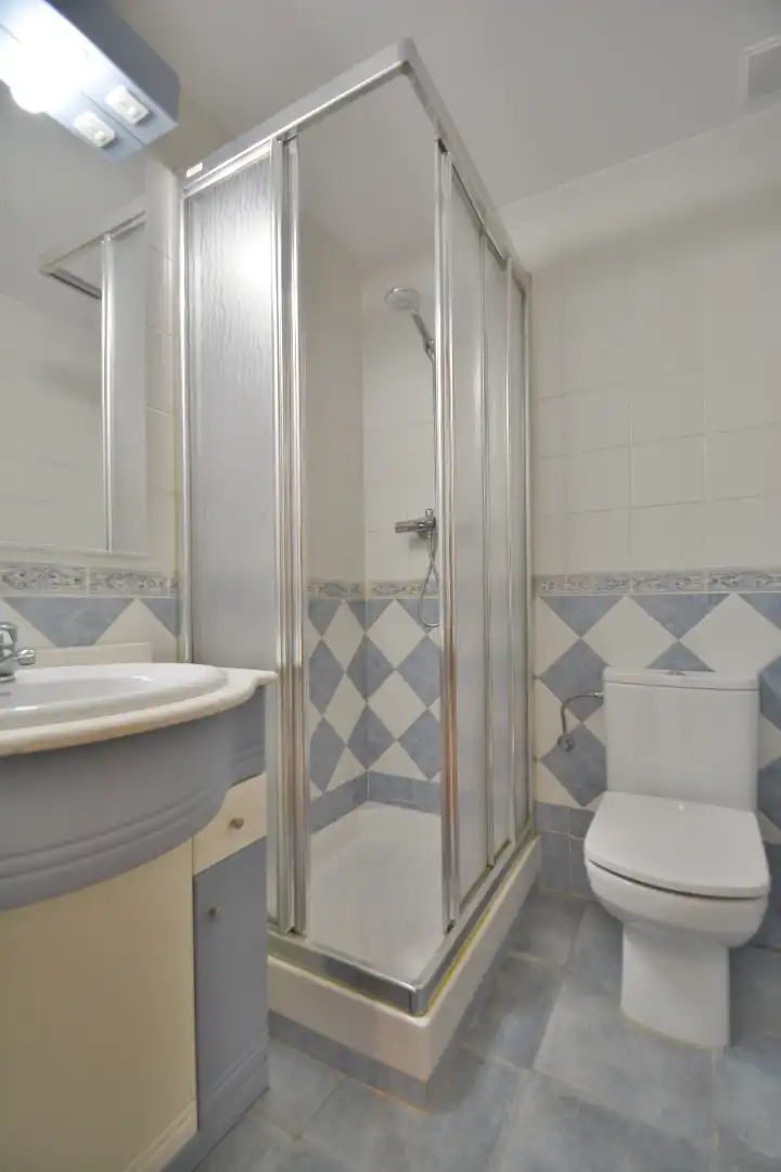 Baño de Piso de alquiler en Madrid con Aire acondicionado, Trastero y Amueblado