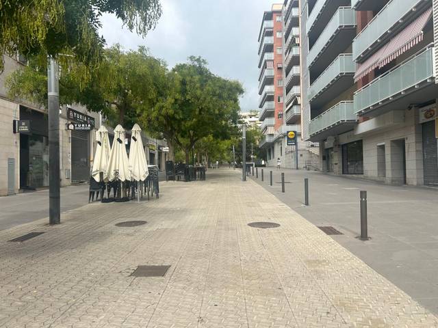 Local comercial en Alquiler en pintor serrasanta en Muntanyeta