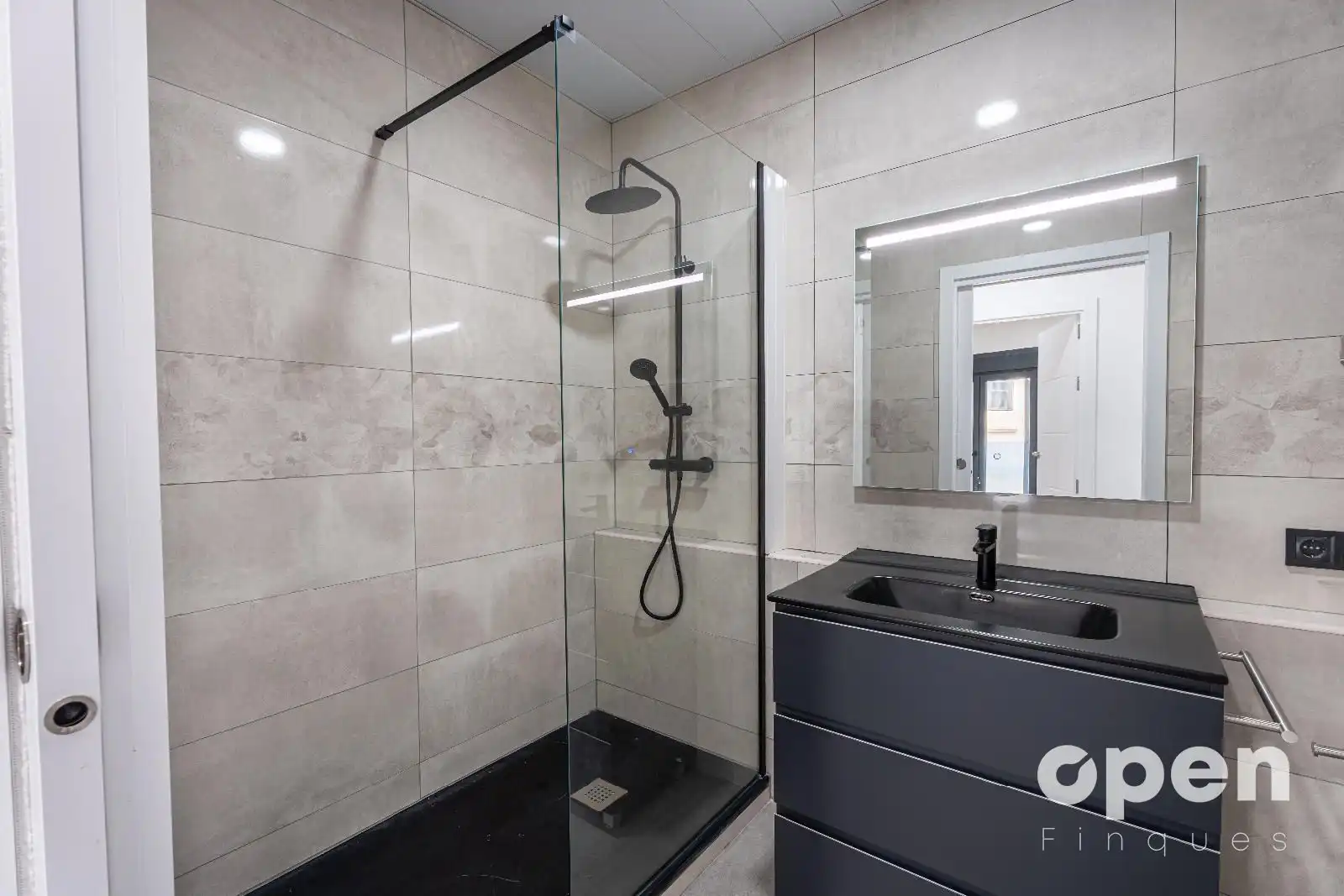Badezimmer von Wohnung zum Verkauf in Terrassa mit Klimaanlage, Heizung und Terrasse