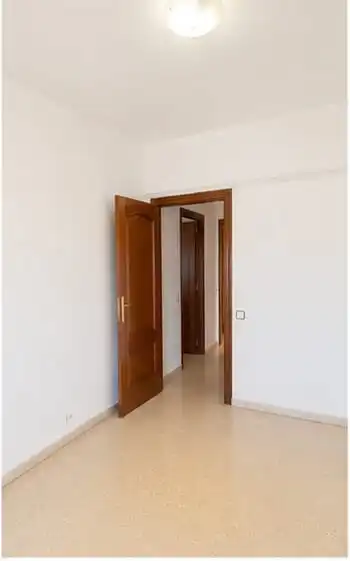Wohnung zum Verkauf in Santa Coloma de Gramenet mit Heizung, Balkon und Alarm