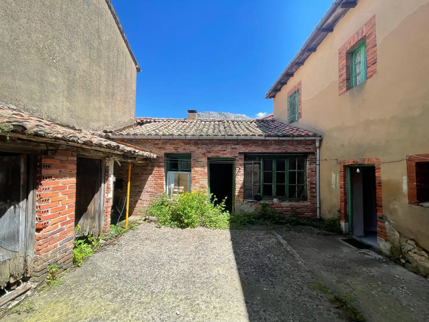 Vista exterior de Casa o chalet en venta en Vegacervera con Trastero y Amueblado