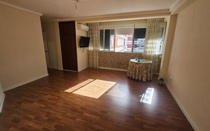 Living room of Flat for sale in Algeciras  with Air Conditioner