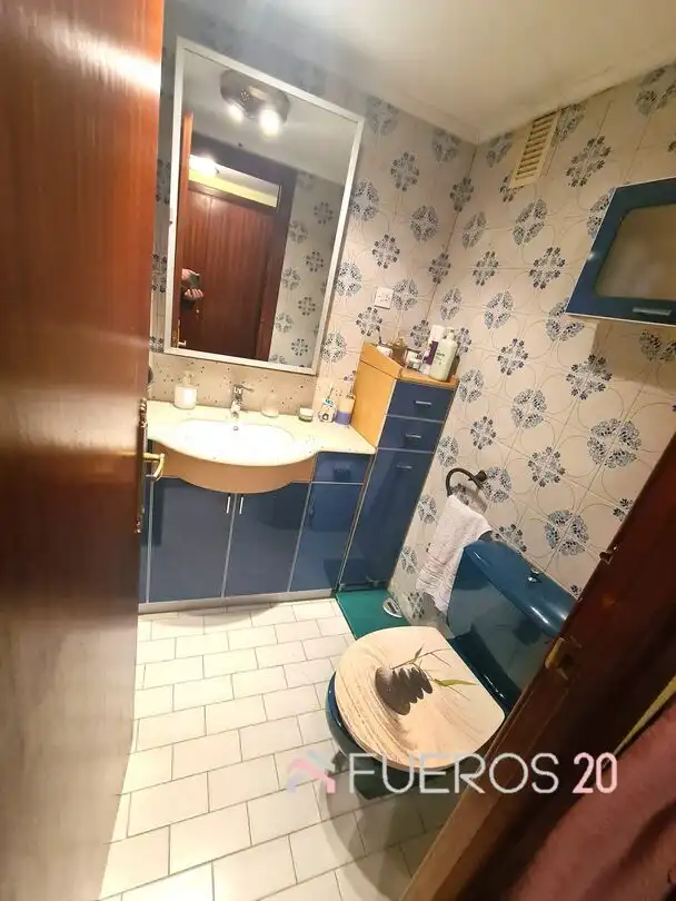 Baño de Piso en venta en Barakaldo  con Calefacción, Terraza y Trastero