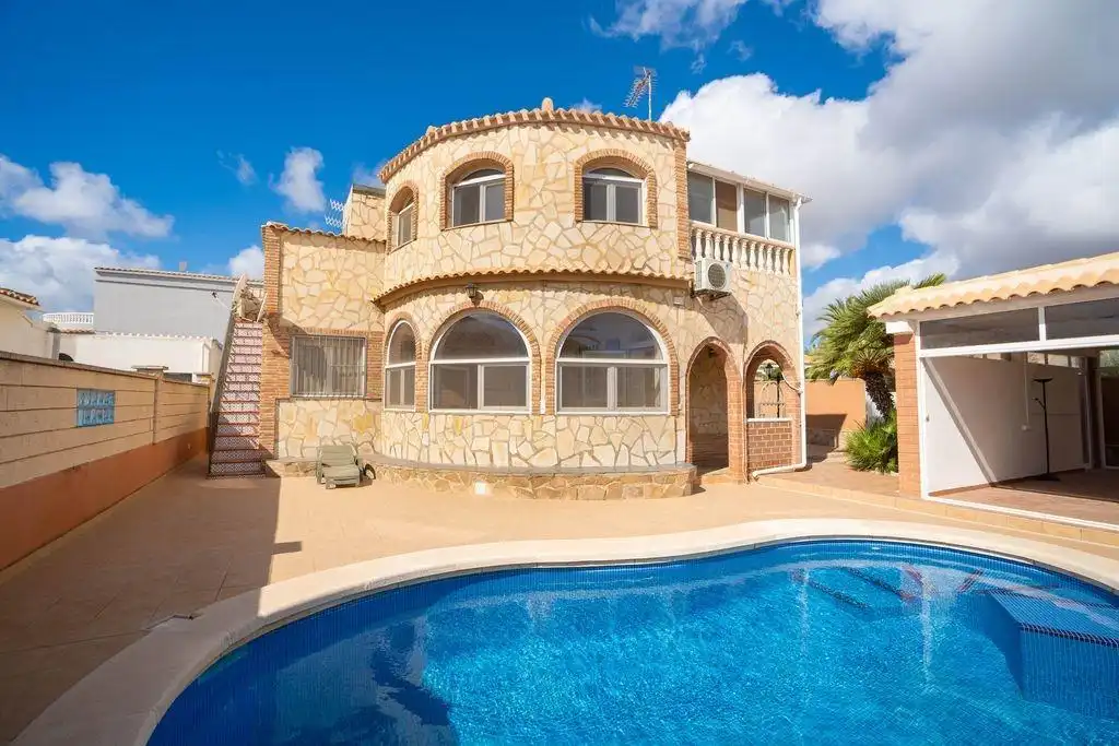 Vista exterior de Casa o xalet en venda en Orihuela
