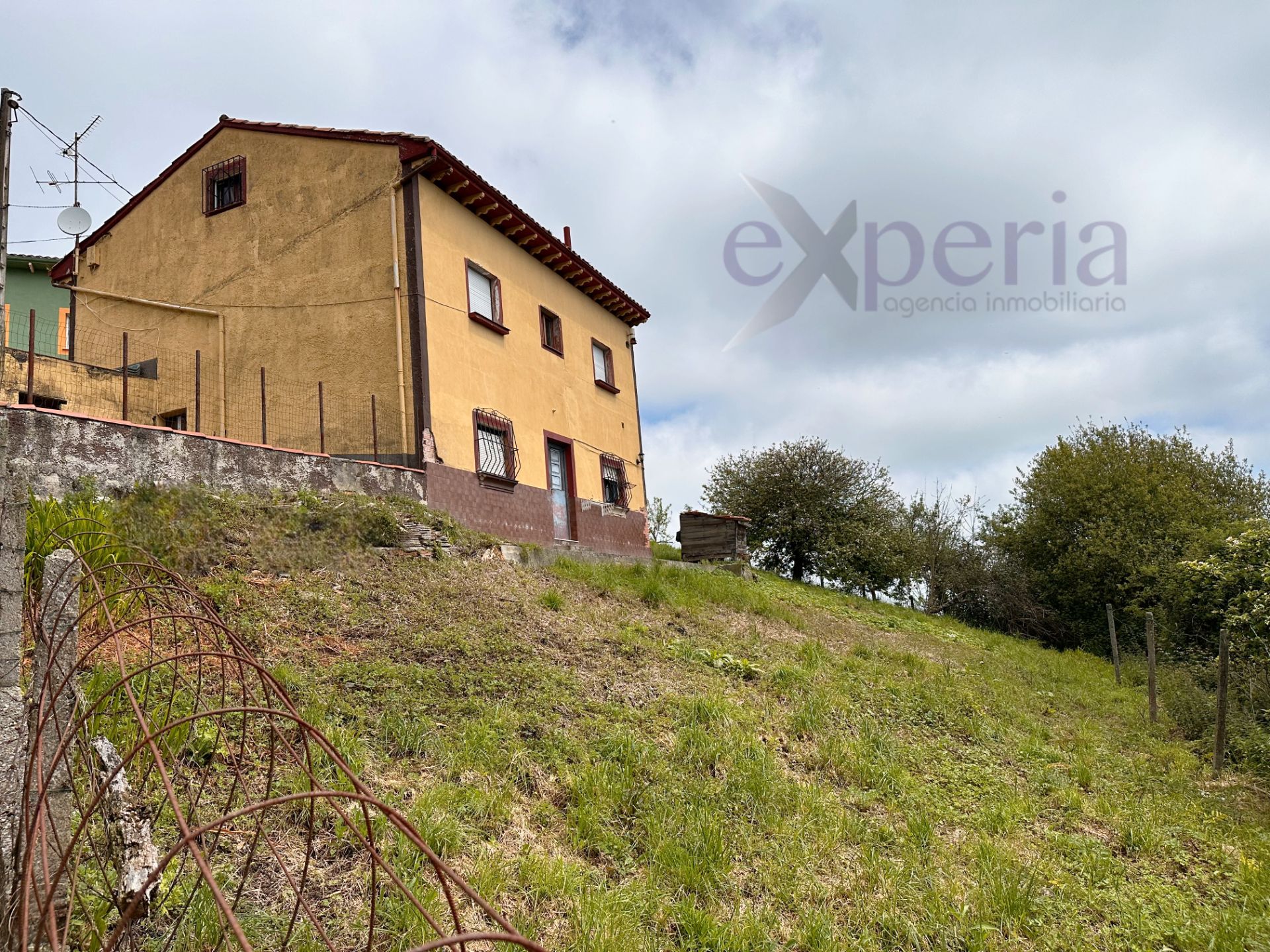 Vista exterior de Casa o xalet en venda en Bimenes