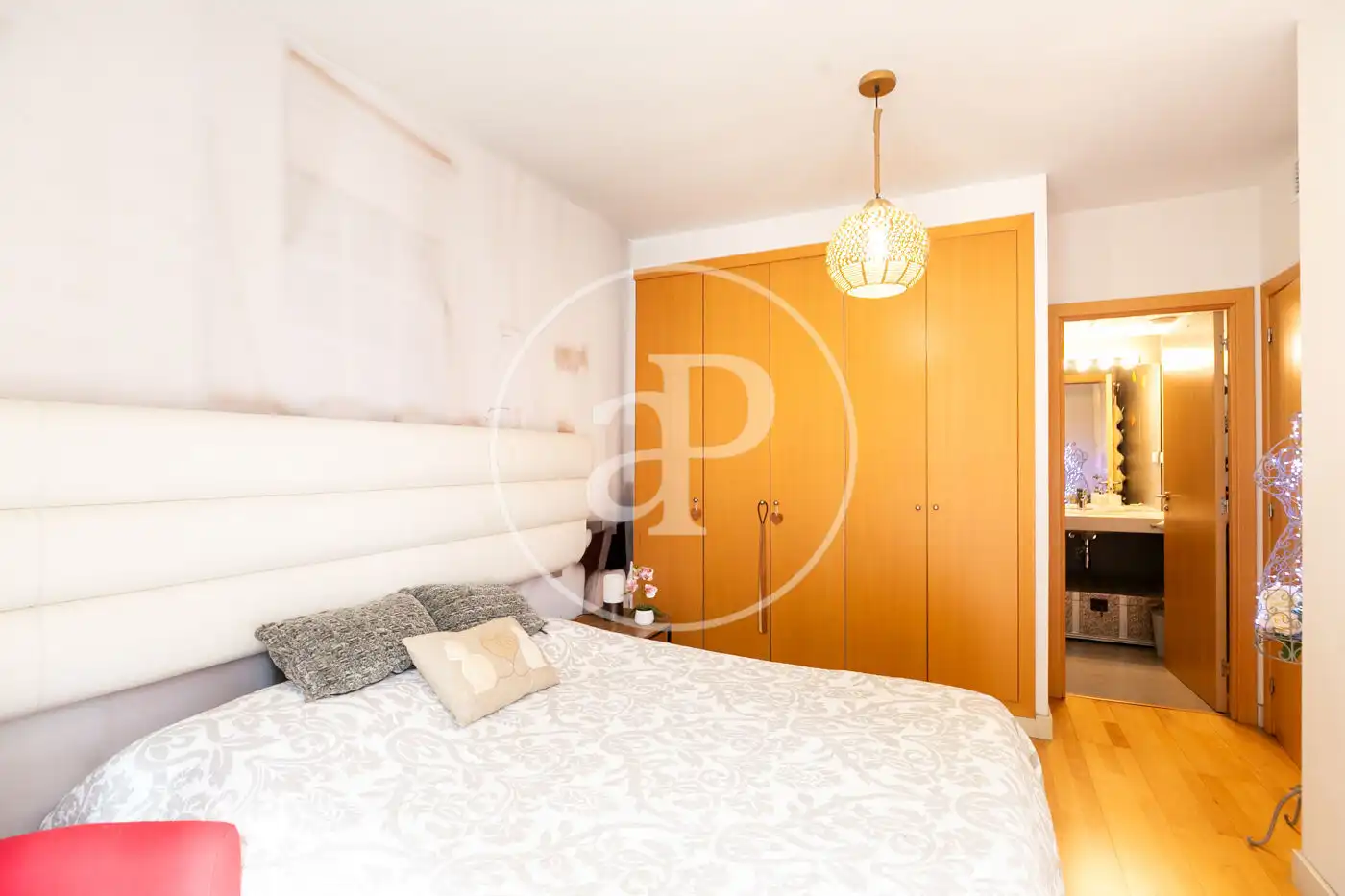 Schlafzimmer von Wohnung zum Verkauf in Barcelona mit Klimaanlage, Heizung und Privatgarten