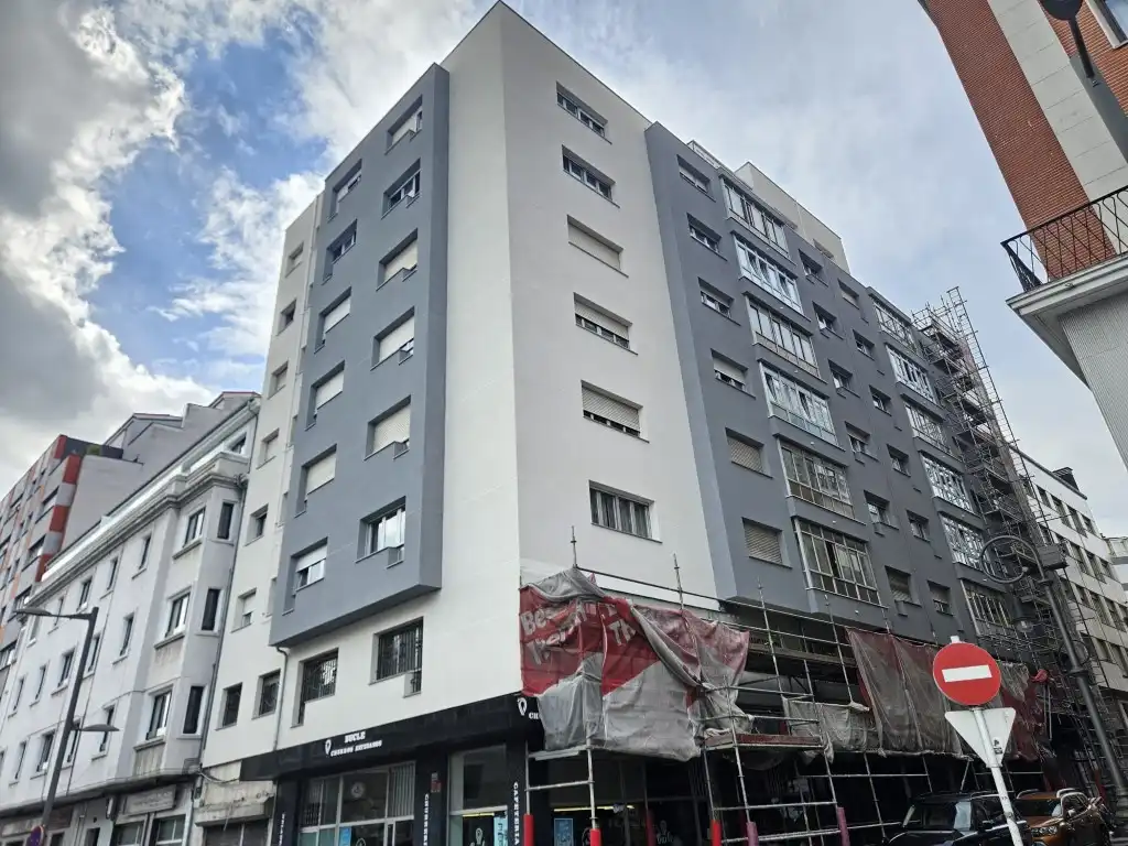 Vista exterior de Piso en venta en Avilés