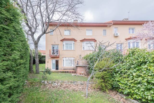 Casa adosada en Venta en Calle Eduardo Rosales en La Pizarra