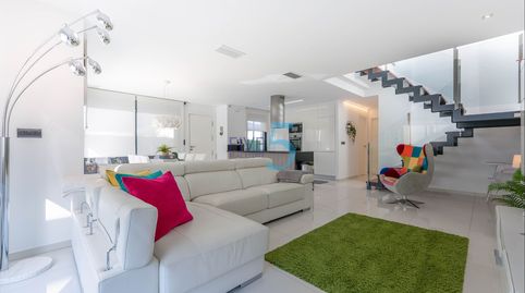 Esta preciosa villa independiente de tres dormitorios y dos baños está situada en la codiciada zona de Ciudad Quesada. Situada en, imatge 5