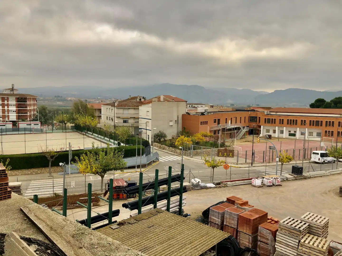 Vista exterior de Casa adosada en venda en Ascó amb Jardí privat, Terrassa i Balcó