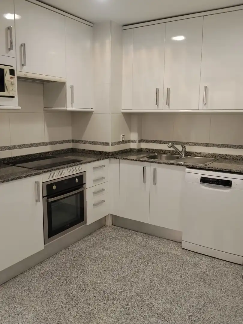 Cuina de Dúplex de lloguer en Pozuelo de Alarcón amb Aire condicionat, Calefacció i Terrassa