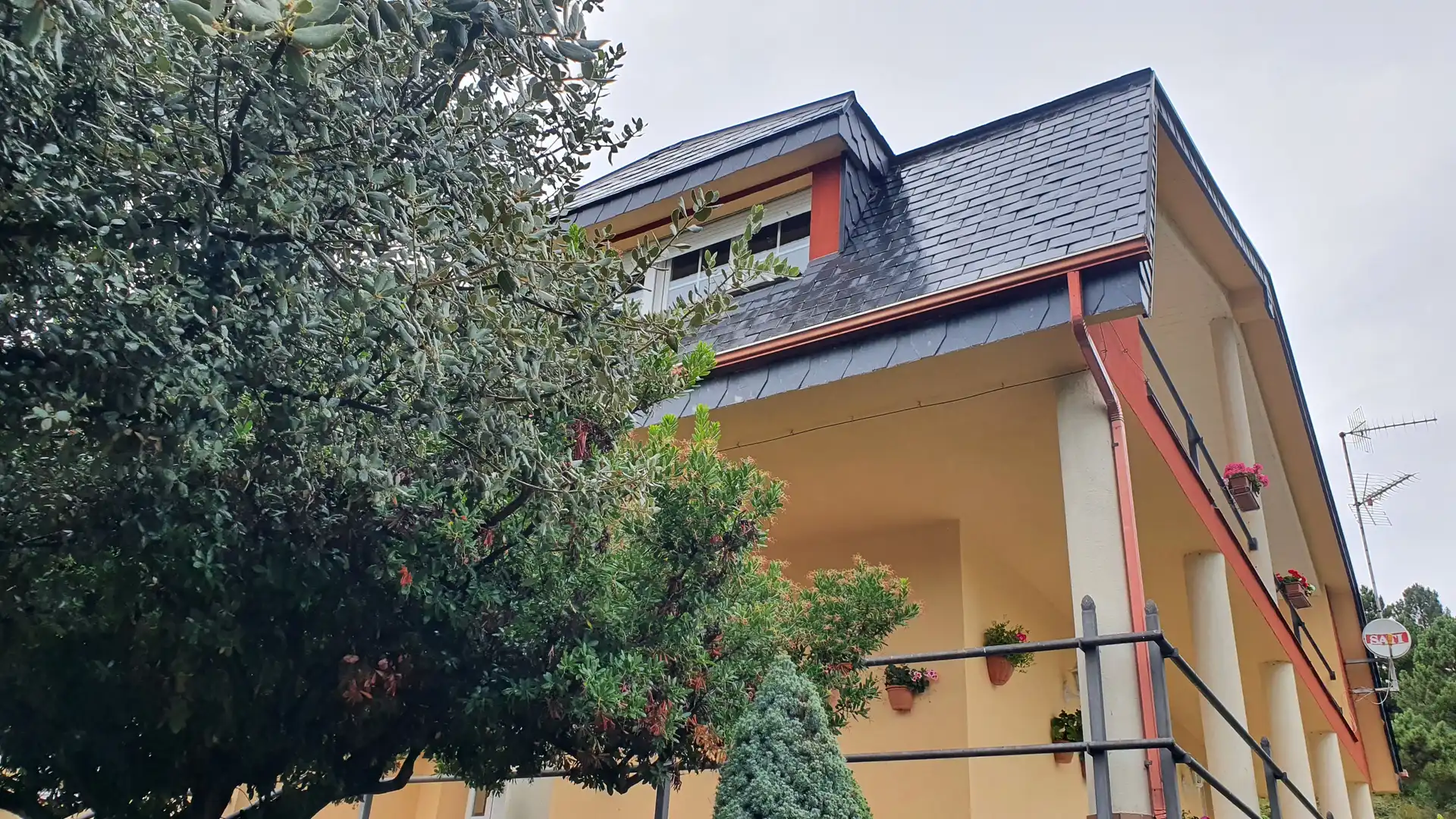 Vista exterior de Casa o chalet en venta en Vega de Espinareda con Calefacción, Jardín privado y Terraza