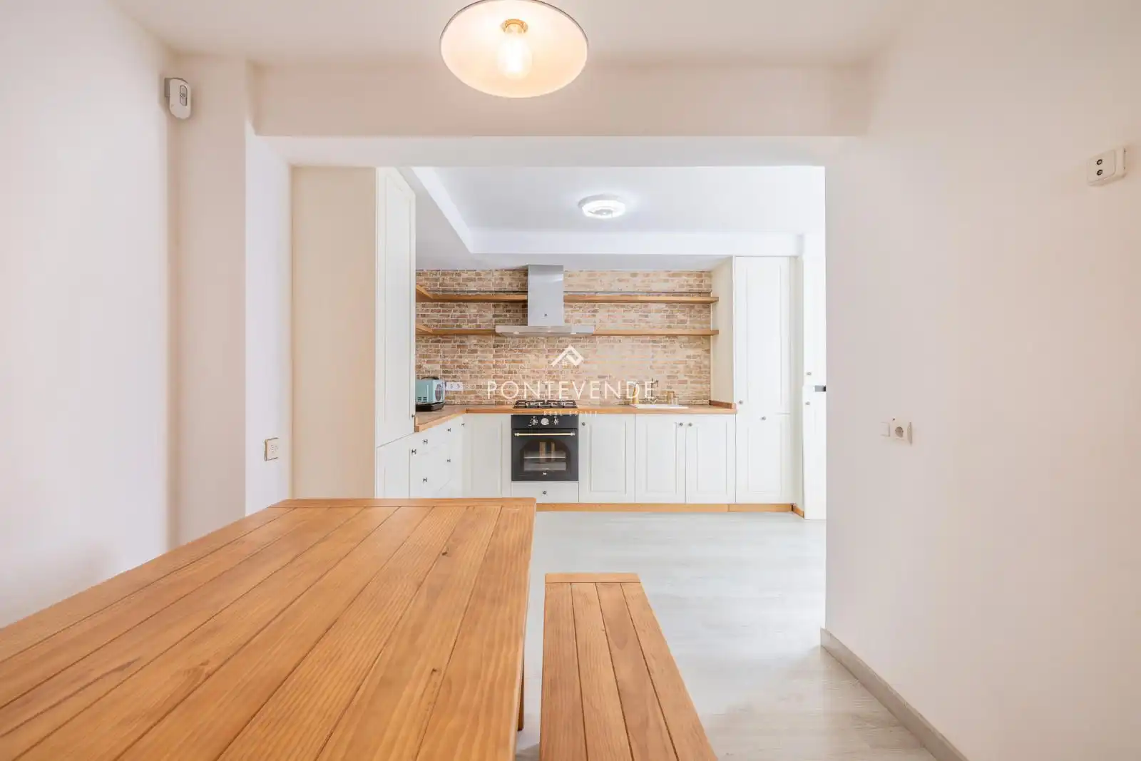 Cocina de Piso en venta en Pontevedra Capital  con Calefacción, Trastero y Amueblado