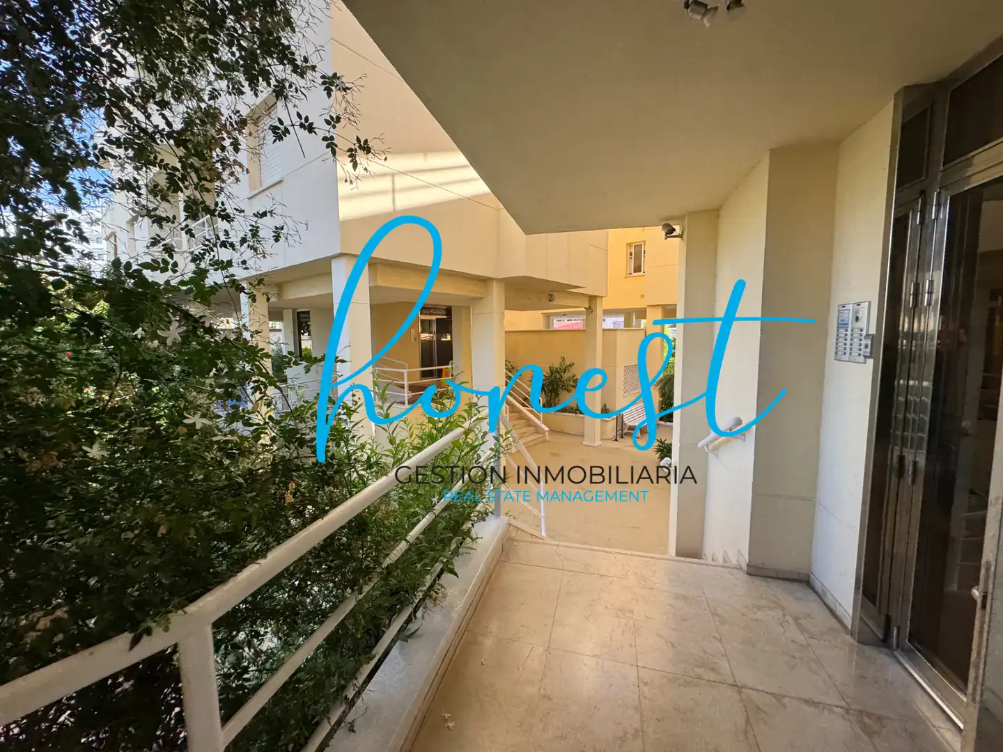 Vista exterior de Ático en venta en Torremolinos con Aire acondicionado, Terraza y Amueblado