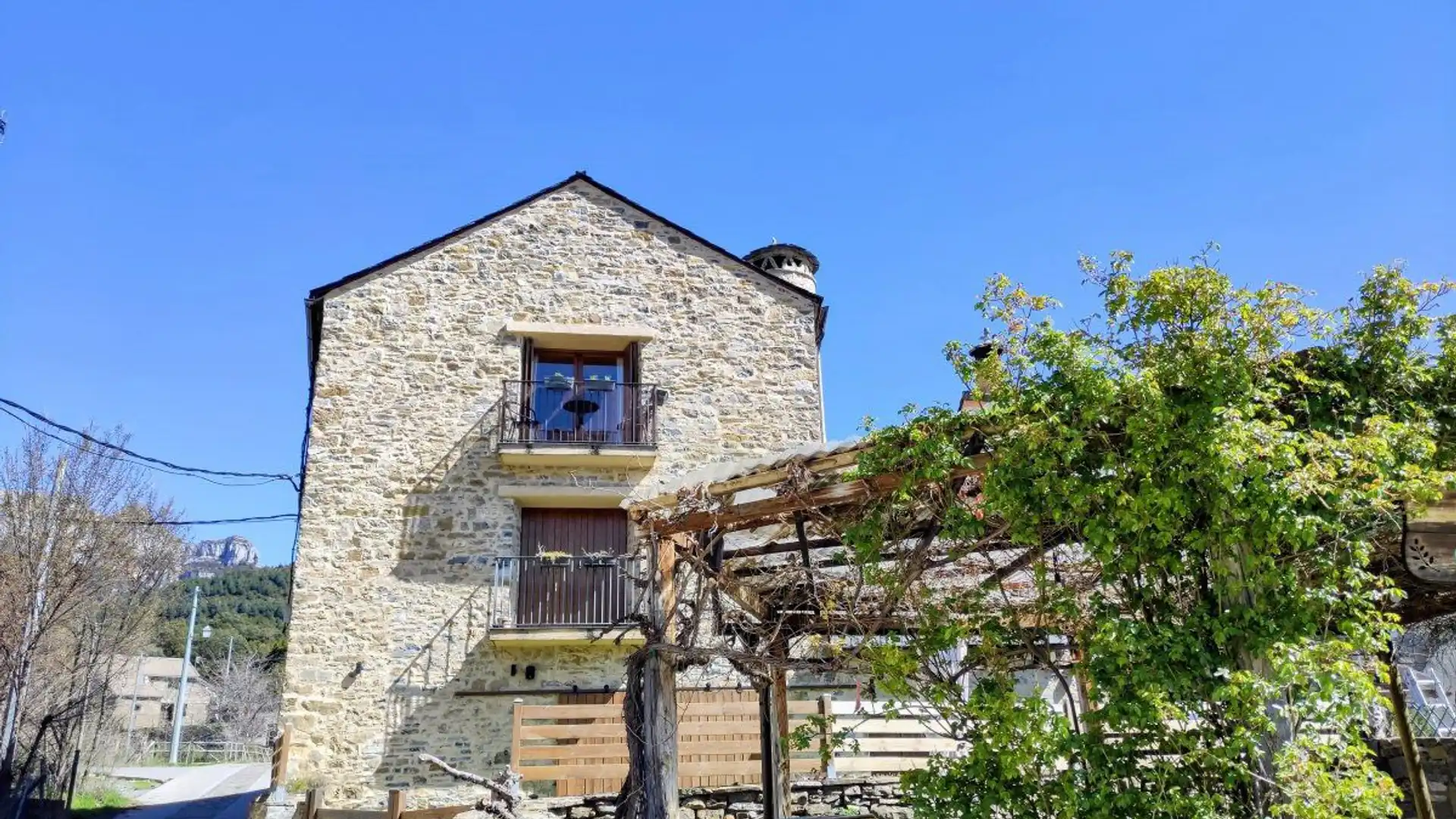 Vista exterior de Ático en venta en Fanlo con Calefacción, Terraza y Trastero