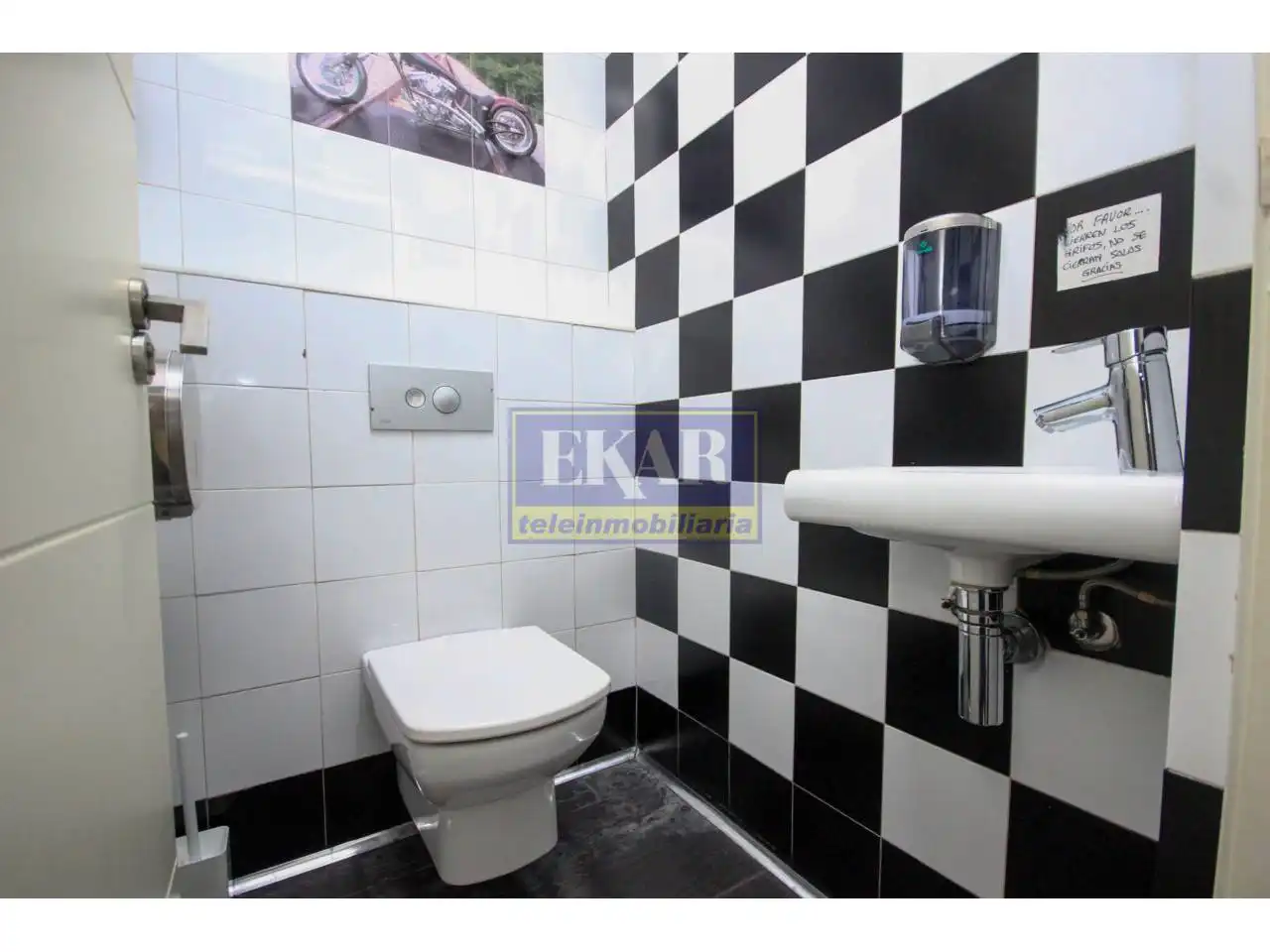 Business premises for sale in Calle Alzukaitz, imagen 10