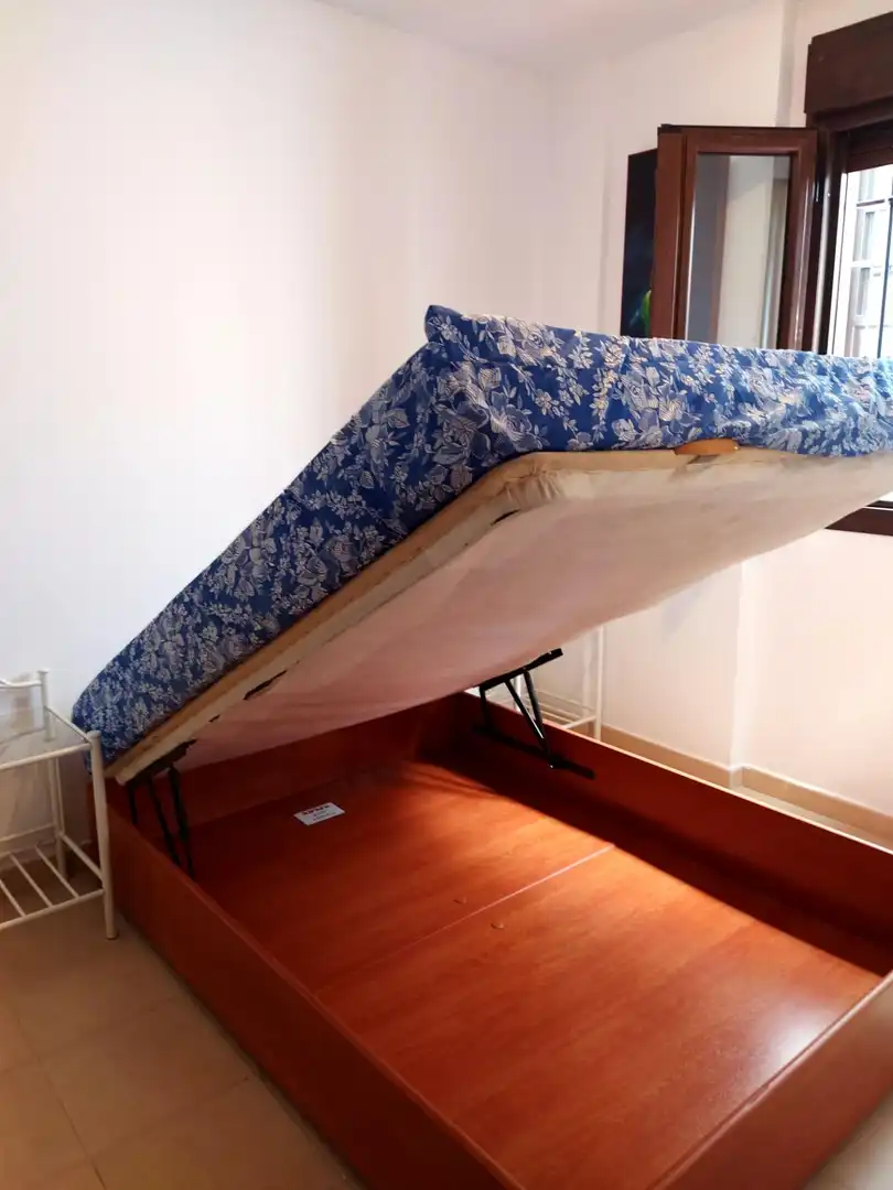 Habitación de Apartamento de alquiler en Granada con Calefacción y Amueblado