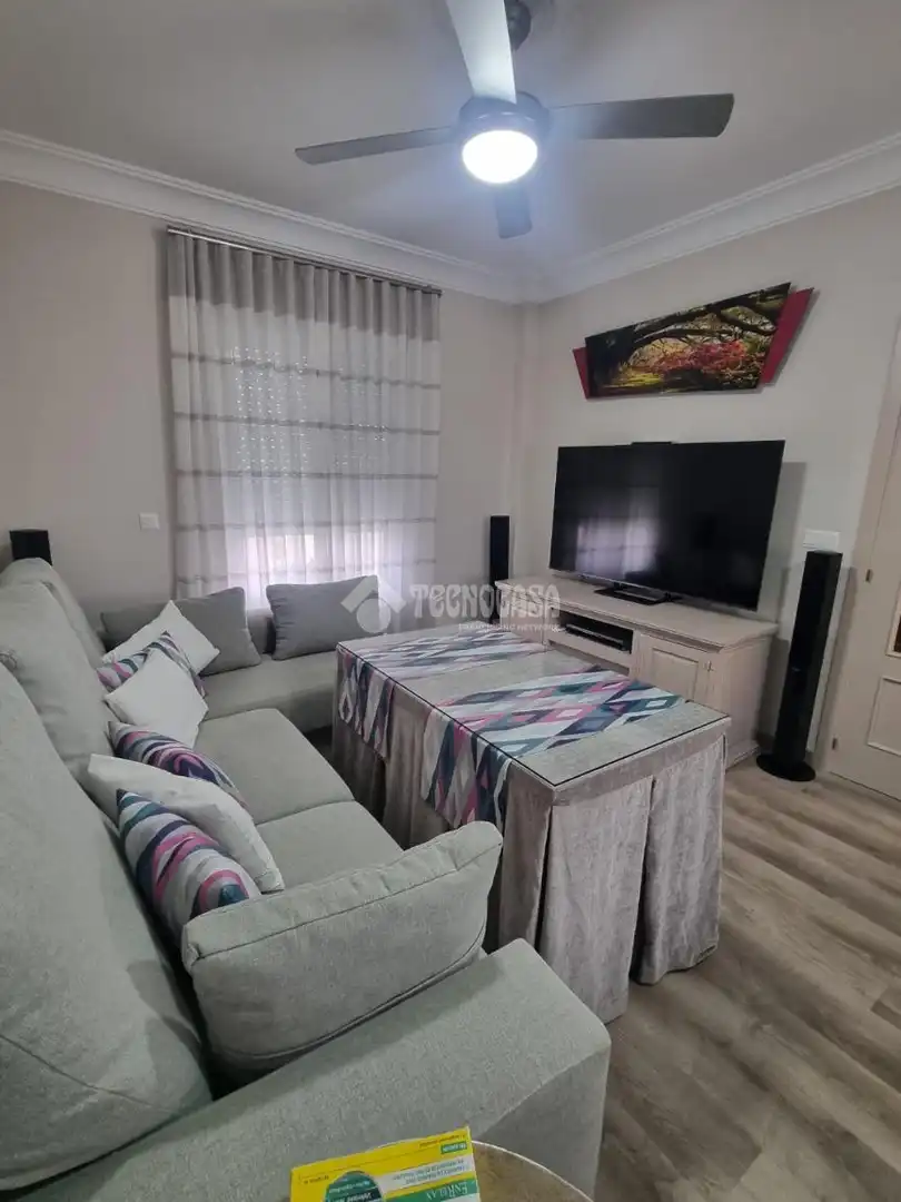 Casa aparellada en venda a Morón de la Frontera, imagen 6