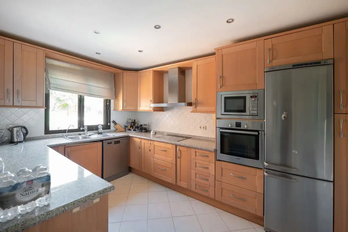 Cocina de Ático de alquiler en Estepona con Aire acondicionado, Jardín privado y Terraza
