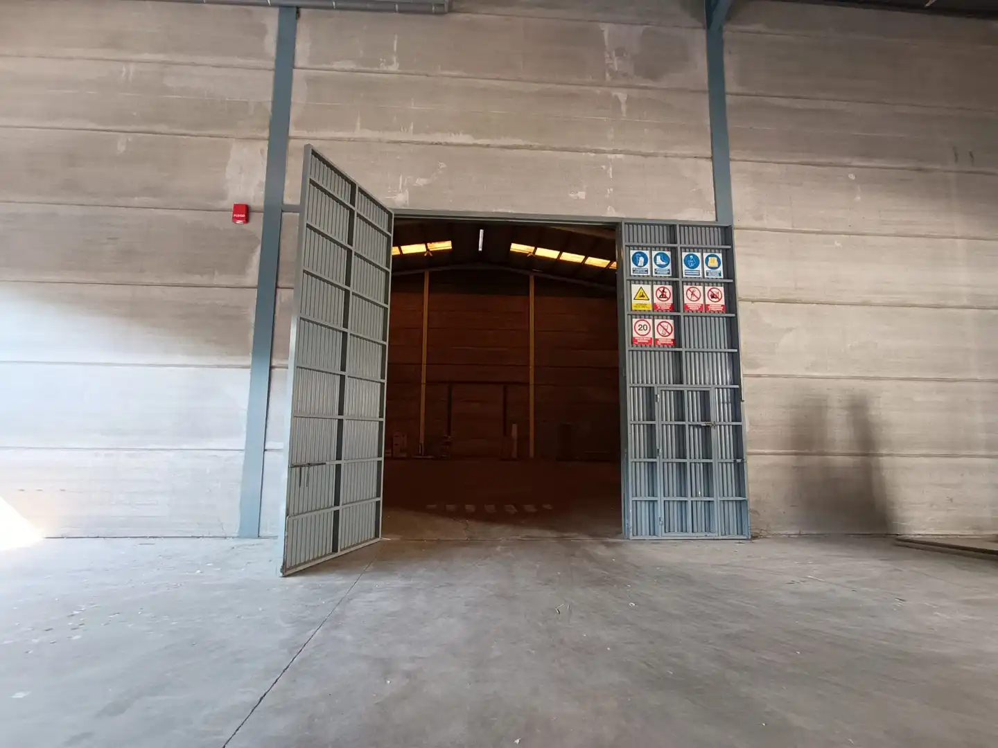 Nave industrial de alquiler en Carretera Sevilla-Cádiz, 556, La Hacienda - Nueva Andalucía