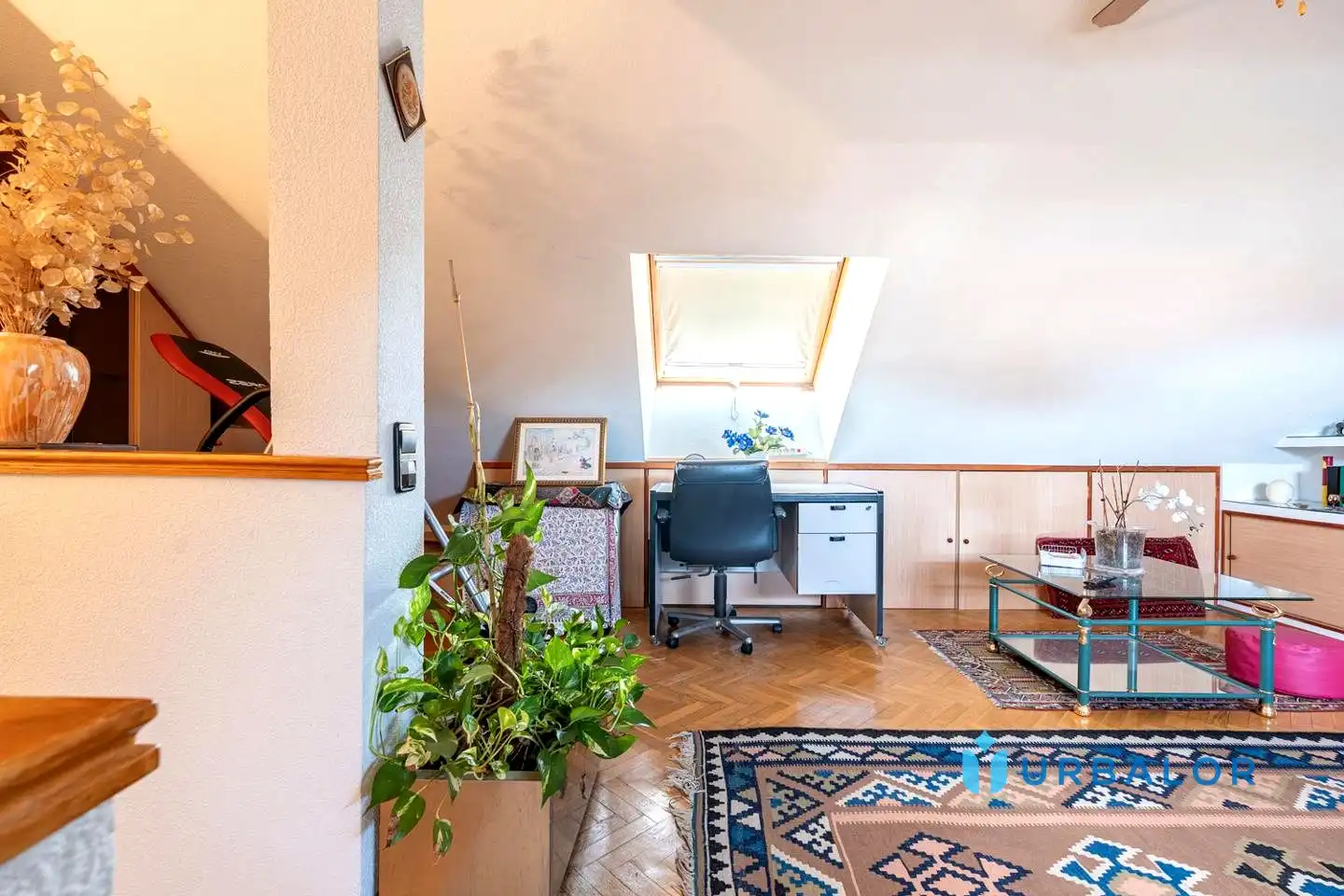 Sala de estar de Casa adosada en venta en Alcorcón con Calefacción, Jardín privado y Parquet