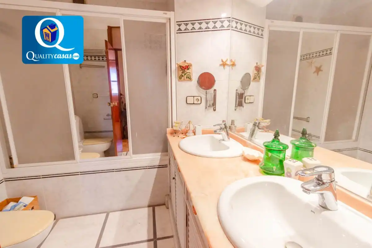 Bany de Apartament en venda en Alicante / Alacant amb Aire condicionat, Calefacció i Terrassa