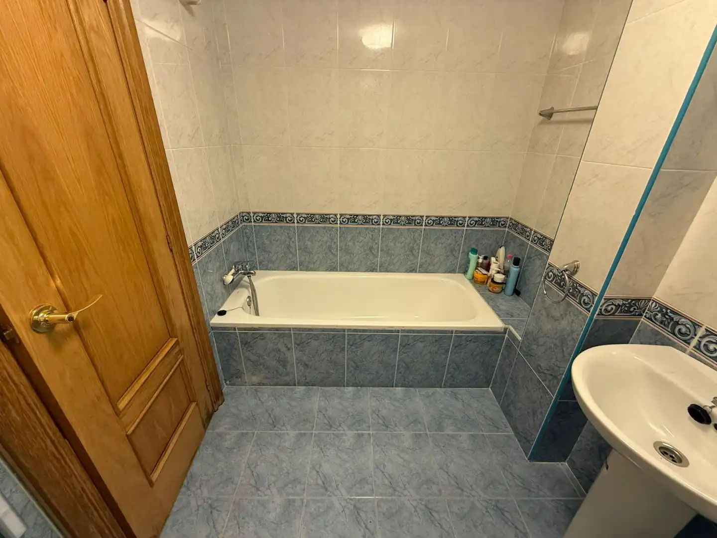 Baño de Piso en venta en Hazas de Cesto con Calefacción, Terraza y Piscina comunitaria