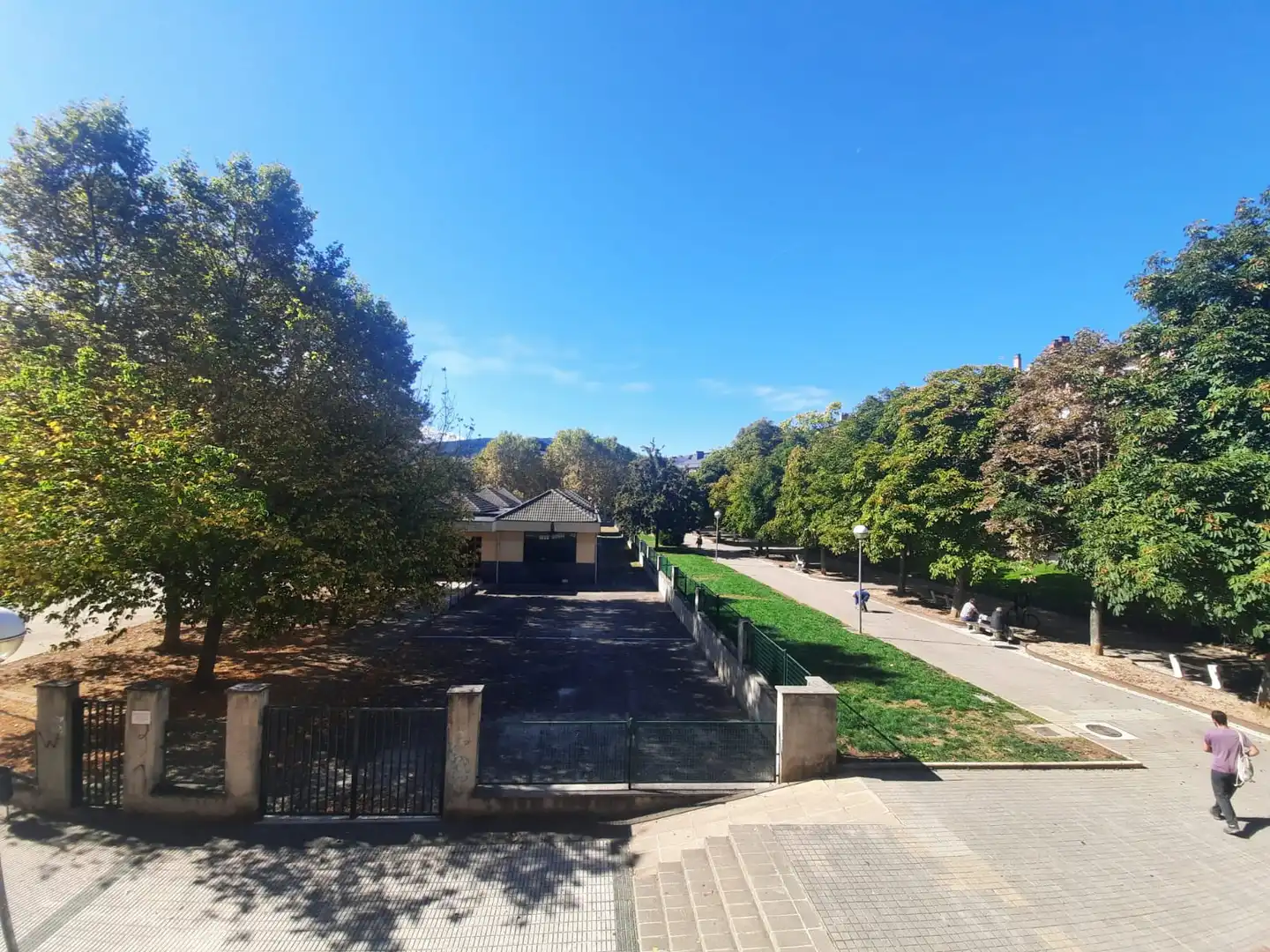 Vista exterior de Pis en venda en Ponferrada amb Calefacció, Moblat i Forn