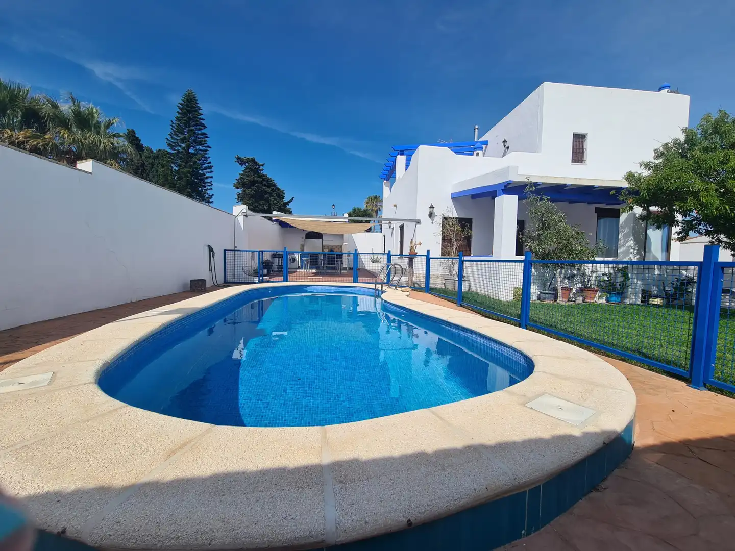 Swimming pool of Houses for rent in Conil de la Frontera  with Air Conditioner, Private garden and Terrace