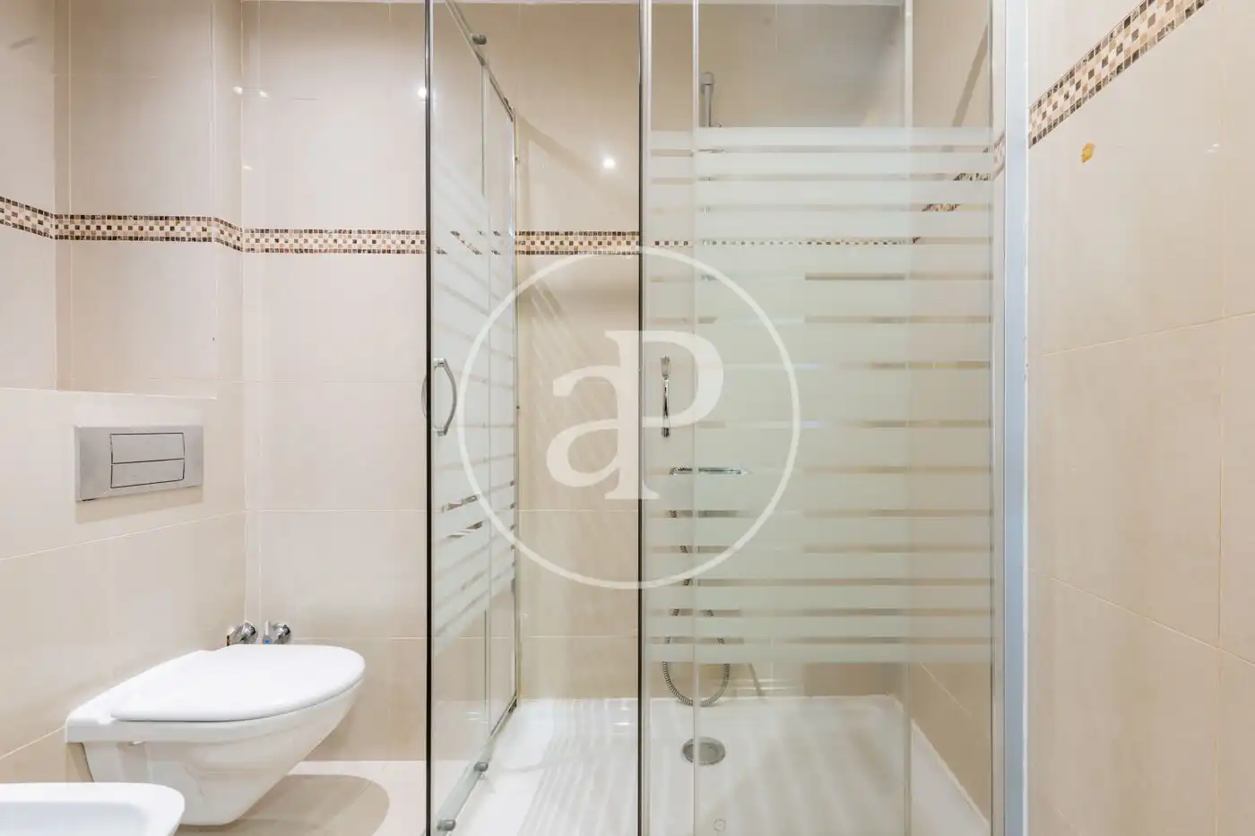 Badezimmer von Wohnung zum Verkauf in Madrid mit Klimaanlage, Heizung und Terrasse
