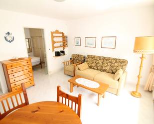 Sala d'estar de Apartament de lloguer en Torrevieja amb Aire condicionat i Terrassa